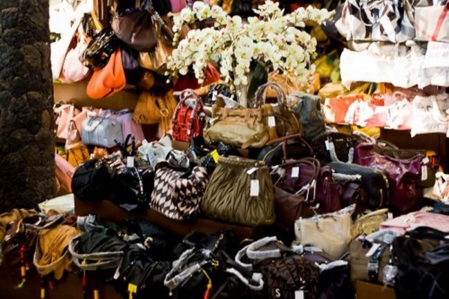 Aneka Tas di Rumah Mode, Lokasi Dan Jam Buka Rumah Mode Bandung, Rute Perjalanan Menuju Ke Rumah Mode Bandung, Aneka Fasilitas Rumah Mode Bandung, Keistimewaan Factory Outlet Rumah Mode, Berapa Harga Di Rumah Mode Bandung?, Tempat Wisata Belanja Terbesar di Bandung