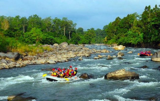 Arung Jeram Sungai Teunom, 1. Pantai Kuala Merisi, 2. Pantai Pasie Saka, 3. Pantai Kuala Dhoi, 4. Pulau Reusam, 5. Pulau Tsunami, 6. Teluk Rigaih, 7. Arung Jeram Sungai Teunom, 8. Memandangi Lumba-Lumba di Puncak Lageun, 9. Puncak Gunung Geurutee, 10. Pulau Sungai Keluang, 11. Desa Batee Tutong, 12. Danau Laut Nie Pineung Suasa, 13. Lhok Gelumpang, 14. Kampung Mata Biru Lamno, 15. Nisan Meurehom Daya, 16. Air Terjun Ceuraceu Embon, 17. Conservatin Respon Unit (CRU), 18. Pantai Ujong Gla, 19. Taman Bunga Aceh Jaya, 20. Pulau Keuh Patek, 21. Pantai Lhok Geulumpang, 22. Konservasi Penyu Aron Meubanja, 23. Wisata Air Sarah Dewi, 24. Pantai Nisero, 25. Air Terjun Alue Itam, 26. Danau Laot Bhe, 27. Ceuraceu Alue Teungoh, 28. Pantai Ujong Pusong