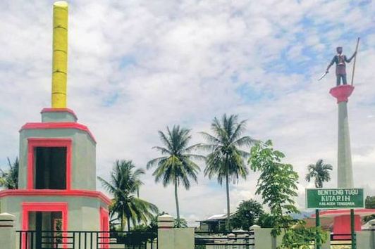 Benteng Kuta Reh, 1. Taman Nasional Gunung Leuser, 2. Gua Lawe Sikap , 3. Taman Nasional Hutan Ketambe , 4. Arung Jeram Sungai Alas , 5. Taman Wisata Lawe Gurah, 6. Masjid Agung At-Taqwa Kutacane, 7. Lapangan Ahmad Yani, 8. Bukit Cinta Kutacane , 9. Air Terjun Lawe Dua , 10. Jambur Mamang , 12. Air Terjun Ketambe , 13. Benteng Kuta Reh , 14. Pantai Goyang, 15. Pantai Timur , 16. Lawe Sikap, 17. Pemandian Air Panas Lawe Ger-Ger, 18. Air Terjun Bakbahu , 19. Waterpark di Kutacane, 20. Situs Rumah Adat, 21. Kuliner Suku Alas dan Kutacane
