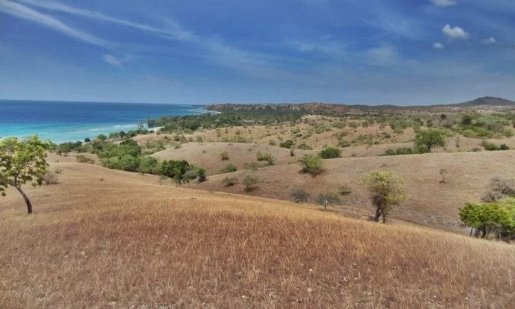 Bukit Soeharto Aceh via Abulyatama, 1. Masjid Raya Baiturrahman, 2. Air Terjun Kuta Malaka, 3. Air Terjun Pekan Bilui, 3. Benteng Indra Patra, 4. Ujung Kelindu , 5. Pucoek Krueng Raba, Lhoknga , 6. Bukit Lhok Eumpe , 7. Pantai Lhok Mee , 8. Pantai Lampuk , 9. Pantai Lhoknga, 10. Pantai Ulee Lheue , 11. Kapal Apung Lampulo, 12. Museum Tsunami dan Pemakaman Kerkhof Peutjoet , 13. Taman Sari Gunongan dan Pinto Khob , 14. Museum Aceh (Rumah Aceh), 15. Taman Ratu Safiatuddin, 16. Lapangan Blangpadang, 17. PLTD (Pembangkit Listrik Tenaga Diesel) Apung 1, 18. Pantai Lampuuk, 19. Museum Rumah Cut Nyak Dien, 20. Air Terjun Peukan Biluy, 21. Puncak Geurutee, 22. Museum Sejarah Aceh, 23. Bukit Soeharto Aceh, 24. Bukit Lhoknga, 25. Taman Bustanussalatin, 26. Balai Pelestarian Peninggalan Purbakala, 27. Wahana Impian Malaka, 28. Pantai Iboih, 29. Pantai Alue Naga, 30. Makam Sultan Aceh Kandang XII, 31. Makam Syiah Kuala, 32. Masjid Baiturrahim Ulee Lheue, 33. Makam Raja Aceh, 34. Taman Putroe Phang, 35. Hutan Kota BNI Banda Aceh, 36. Balai Pelestarian Cagar Budaya, 37. Wisata Kuliner Keudah, 38. Simpang Mesra