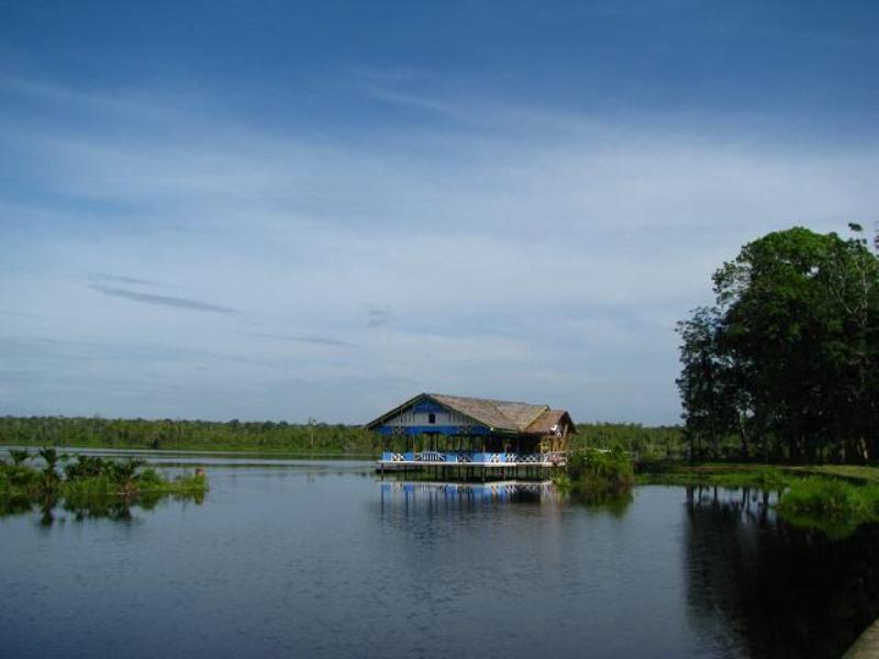 Danau Geunang Geudong via Wisatakita, 1. Pantai Ujong Kareung, 2. Pantai Lhok Bubon, 3. Pantai Batee Puteh , 4. Pantai Suak Ribee, 5. Pantai Lanaga, 6. Masjid Agung Meulaboh , 7. Pantai Pusong Sangkalan, 8. Genang Gedong , 9. Pantai Lhok Geudong , 10. Pantai Ujong Karang , 11. Pantai Kasih, 12. Pantai Batu Putih, 13. Pantai Ujung Batee, 14. Krueng Tutut, 15. Pantai Blang Ulam, 16. Pantai Cemara Indah , 17. Makam Pahlawan Nasional Teuku Umar, 18. Pantai Jilbab, 19. Pantai Lhok Ketapang, 20. Taman Laut Ujung Manggeng, 21. Pantai Ujung Manggeng , 22. Pemandian Krueng Baru , 23. Pemandian Putroe Ijoe, 24. Gua Seumancang Kuta Tinggi, 25. Pulau Gosong, 26. Krueng Babahrot, 27. Pucok Krung Ale, 28. Pantai Ujung Serangga, 29. Tugu Kupiah Teuku Umar, 30. Air Terjun Gampong Pungkie, 31. Danau Geunang Geudong, 32. Taman Hijriah, 33. Pantai Suak Timah, 34. Wisata Waterboom Mini, 35. Lebok Pineu