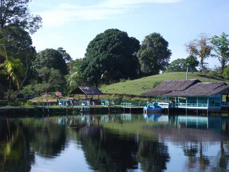 Genang Gedong, 1. Pantai Ujong Kareung, 2. Pantai Lhok Bubon, 3. Pantai Batee Puteh , 4. Pantai Suak Ribee, 5. Pantai Lanaga, 6. Masjid Agung Meulaboh , 7. Pantai Pusong Sangkalan, 8. Genang Gedong , 9. Pantai Lhok Geudong , 10. Pantai Ujong Karang , 11. Pantai Kasih, 12. Pantai Batu Putih, 13. Pantai Ujung Batee, 14. Krueng Tutut, 15. Pantai Blang Ulam, 16. Pantai Cemara Indah , 17. Makam Pahlawan Nasional Teuku Umar, 18. Pantai Jilbab, 19. Pantai Lhok Ketapang, 20. Taman Laut Ujung Manggeng, 21. Pantai Ujung Manggeng , 22. Pemandian Krueng Baru , 23. Pemandian Putroe Ijoe, 24. Gua Seumancang Kuta Tinggi, 25. Pulau Gosong, 26. Krueng Babahrot, 27. Pucok Krung Ale, 28. Pantai Ujung Serangga, 29. Tugu Kupiah Teuku Umar, 30. Air Terjun Gampong Pungkie, 31. Danau Geunang Geudong, 32. Taman Hijriah, 33. Pantai Suak Timah, 34. Wisata Waterboom Mini, 35. Lebok Pineu