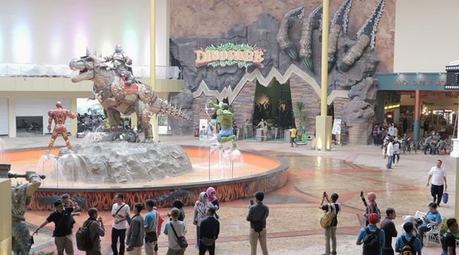 Gerbang Masuk Dino Park Jawa Timur Park 3, 1. Taman Legenda, TMII , 2. Citra Raya World Of Wonders Theme Park, Tangerang, 3. Kid City Tangerang, 4. Taman Rekreasi Ngrembel Asri Semarang, 5. Taman Dinosaurus Majalengka, 6. Taman Pintar , 7. Jurassic Island di Trans Studio Cibubur, 8. Museum Geologi Bandung , 9. Museum Zoologi Bogor, 10. Museum Satwa Jawa Timur Park 2, 11. Museum Dinosaurus Cisarua Bogor, 12. Dino Adventure Track (Tutup), 13. Dino Park Jawa Timur Park 3