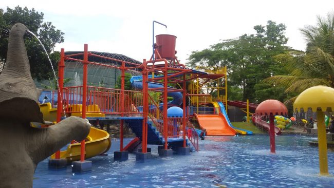 Graha Tirta Siliwangi Waterpark via Ummihasyajihan.blogspotcom