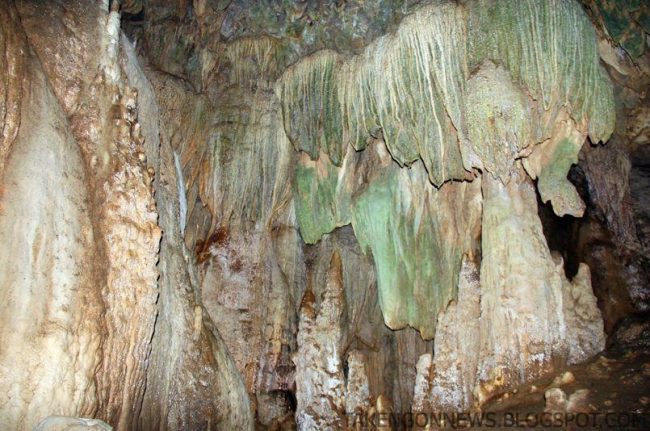 Gua Lawe Sikap, 1. Taman Nasional Gunung Leuser, 2. Gua Lawe Sikap , 3. Taman Nasional Hutan Ketambe , 4. Arung Jeram Sungai Alas , 5. Taman Wisata Lawe Gurah, 6. Masjid Agung At-Taqwa Kutacane, 7. Lapangan Ahmad Yani, 8. Bukit Cinta Kutacane , 9. Air Terjun Lawe Dua , 10. Jambur Mamang , 12. Air Terjun Ketambe , 13. Benteng Kuta Reh , 14. Pantai Goyang, 15. Pantai Timur , 16. Lawe Sikap, 17. Pemandian Air Panas Lawe Ger-Ger, 18. Air Terjun Bakbahu , 19. Waterpark di Kutacane, 20. Situs Rumah Adat, 21. Kuliner Suku Alas dan Kutacane