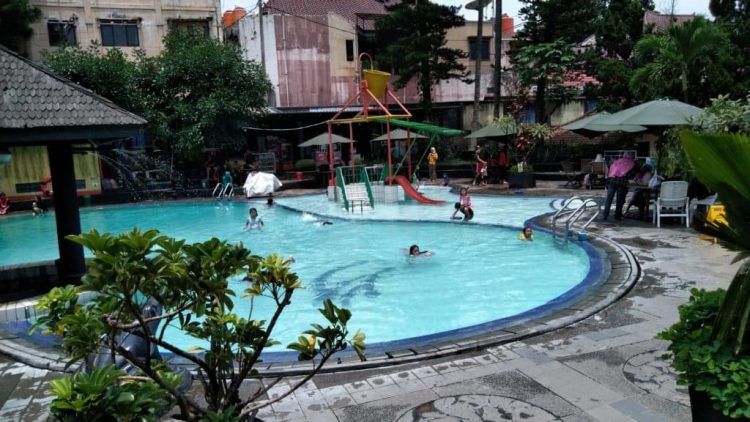 Kolam Renang Wika via Riniinggriani
