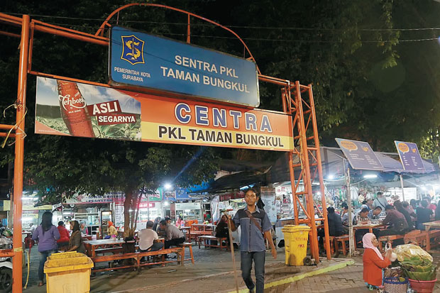 Kulineran di Taman Bungkul, Sejarah Taman Bungkul, Lokasi Dan Cara Menuju Taman Wisata Bungkul, Daya Tarik Taman Bungkul, Fasilitas yang Ada di Taman Bungkul, Kuliner Khas Area Taman Bungkul, Saran dan Tips Berlibur di Taman Bungkul
