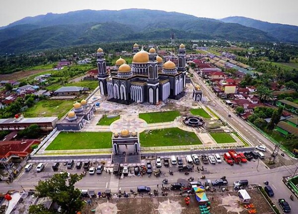 Lapangan Ahmad Yani, 1. Taman Nasional Gunung Leuser, 2. Gua Lawe Sikap , 3. Taman Nasional Hutan Ketambe , 4. Arung Jeram Sungai Alas , 5. Taman Wisata Lawe Gurah, 6. Masjid Agung At-Taqwa Kutacane, 7. Lapangan Ahmad Yani, 8. Bukit Cinta Kutacane , 9. Air Terjun Lawe Dua , 10. Jambur Mamang , 12. Air Terjun Ketambe , 13. Benteng Kuta Reh , 14. Pantai Goyang, 15. Pantai Timur , 16. Lawe Sikap, 17. Pemandian Air Panas Lawe Ger-Ger, 18. Air Terjun Bakbahu , 19. Waterpark di Kutacane, 20. Situs Rumah Adat, 21. Kuliner Suku Alas dan Kutacane