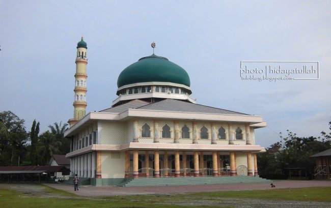 Masjid Baburrayyan Foto Hidayatullah, 1. Puncak Singgah Mata, 2. Pantai Naga Permai, 3. Krueng Isep, 4. Bendungan Irigasi Ule Jalan, 5. Pantai Suak Dama /TPI, 6. Pantai Seunagan, 7. Masjid Gudong Buloh, 8. Danau Laut Tadu, 9. Masjid Giok dan Pusat Perkantoran Suka Makmue, 10. Taman Ratu Balqis, 11. Pantai Cermai, 12. Pantai Lhok Raja, 13. Masjid Baburrayyan, 14. Museum Al Qur’an Kuno, 15. Banta Tok Jong Kab, 16. Alue Batee Puteh, 17. Alue Gantung, 18. Wisata Kuliner di Nagan Raya
