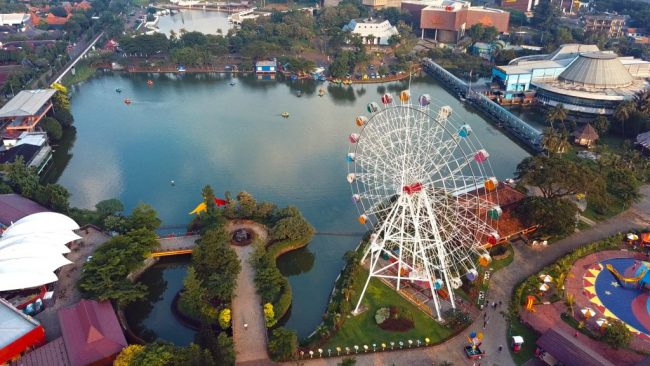 Mata Legenda, Legenda di Taman Legenda , Lokasi dan Jam Operasional Taman Legenda TMII, Harga Tiket Masuk Taman Legenda TMII, Daya Tarik Taman Legenda TMII, Wahana Di Taman Legenda Keong Mas, Fasilitas yang Ada di Taman Legenda, Saran dan Tips Saat Berlibur di Taman Legenda