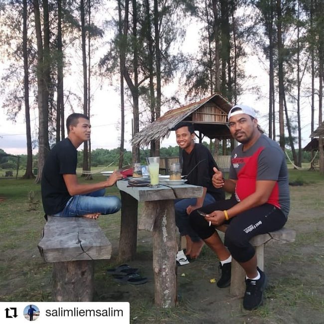 Negopi di Pantai Gampong Lhok via IG @salimliemsalim, 1. Puncak Singgah Mata, 2. Pantai Naga Permai, 3. Krueng Isep, 4. Bendungan Irigasi Ule Jalan, 5. Pantai Suak Dama /TPI, 6. Pantai Seunagan, 7. Masjid Gudong Buloh, 8. Danau Laut Tadu, 9. Masjid Giok dan Pusat Perkantoran Suka Makmue, 10. Taman Ratu Balqis, 11. Pantai Cermai, 12. Pantai Lhok Raja, 13. Masjid Baburrayyan, 14. Museum Al Qur’an Kuno, 15. Banta Tok Jong Kab, 16. Alue Batee Puteh, 17. Alue Gantung, 18. Wisata Kuliner di Nagan Raya