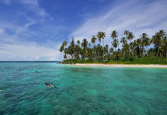 Pantai Cemara Indah, 1. Pantai Ujong Kareung, 2. Pantai Lhok Bubon, 3. Pantai Batee Puteh , 4. Pantai Suak Ribee, 5. Pantai Lanaga, 6. Masjid Agung Meulaboh , 7. Pantai Pusong Sangkalan, 8. Genang Gedong , 9. Pantai Lhok Geudong , 10. Pantai Ujong Karang , 11. Pantai Kasih, 12. Pantai Batu Putih, 13. Pantai Ujung Batee, 14. Krueng Tutut, 15. Pantai Blang Ulam, 16. Pantai Cemara Indah , 17. Makam Pahlawan Nasional Teuku Umar, 18. Pantai Jilbab, 19. Pantai Lhok Ketapang, 20. Taman Laut Ujung Manggeng, 21. Pantai Ujung Manggeng , 22. Pemandian Krueng Baru , 23. Pemandian Putroe Ijoe, 24. Gua Seumancang Kuta Tinggi, 25. Pulau Gosong, 26. Krueng Babahrot, 27. Pucok Krung Ale, 28. Pantai Ujung Serangga, 29. Tugu Kupiah Teuku Umar, 30. Air Terjun Gampong Pungkie, 31. Danau Geunang Geudong, 32. Taman Hijriah, 33. Pantai Suak Timah, 34. Wisata Waterboom Mini, 35. Lebok Pineu