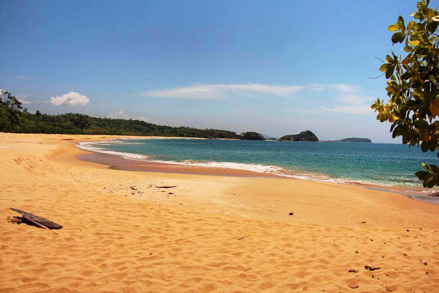 Pantai Kuala Merisi via IG @awie_aska, 1. Museum Tsunami, 2. Pulau Rubiah, 3. Pantai Iboih, 4. Masjid Raya Baiturrahman, 5. Air Terjun Blang Kolam, 6. Air Terjun Suhom, 7. Danau Laut Tawar, 8. Pantai Lhoknga, 9. Rumah Cut Nyak Dien, 10. Taman Hutan Raya Pocut Meurah Intan, 11. Air Terjun Kuta Malaka, 12. Tugu Nol Kilometer, 13. Pulau Batee, 14. Pulau Keluang, 15. Goa Sarang, 16. Ujong Seukee, 17. Pulo Aceh, 18. Air Terjun Pria Laot, 19. Air Terjun Tansaran Bidin, 20. Air Terjun Tahura Saree, 21. Kuala Paret, 22. Lingkok Kuwieng, 23. Kuala Merisi, 24. Pualu Pusong, 25. Pantai Tebing Lampuuk, 26. Pantan Terong, 27. Benteng Iskandar Muda dan Benteng Indrapatra, 28. Pusat Latihan Gajah Saree, 29. Air Terjun Peukan Biluy , 30. Goa Loyang Koro, 31. Gua putri pukes, 32. Cagar Alam Jantho, 33. Objek Wisata Putroe Aloh – Pucok Krueng , 34. Gunung Seulawah Agam, 35. Gunung Borni Telong, 36. Pulau Seumadu, 37. Kegiatan diving wisata di Pulau Weh, 38. Pantai Ujong Kareung, 39. Bukit Lamreh, 40. Pantai Ulee Lheue