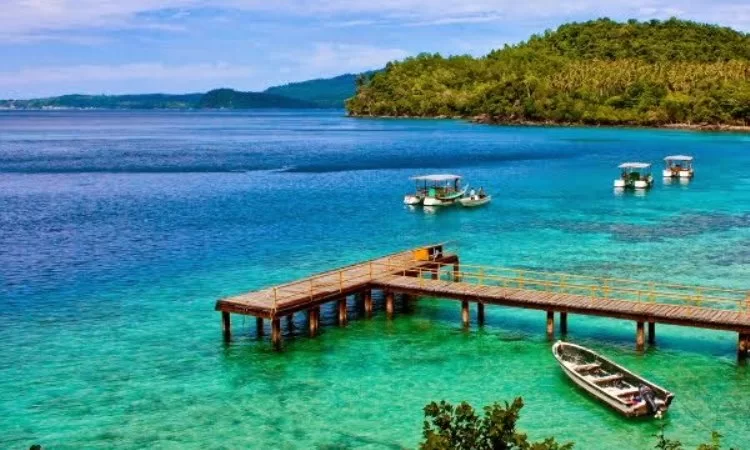Pantai Iboih via Twitter.com @diplomasitotal, 1. Masjid Raya Baiturrahman, 2. Air Terjun Kuta Malaka, 3. Air Terjun Pekan Bilui, 3. Benteng Indra Patra, 4. Ujung Kelindu , 5. Pucoek Krueng Raba, Lhoknga , 6. Bukit Lhok Eumpe , 7. Pantai Lhok Mee , 8. Pantai Lampuk , 9. Pantai Lhoknga, 10. Pantai Ulee Lheue , 11. Kapal Apung Lampulo, 12. Museum Tsunami dan Pemakaman Kerkhof Peutjoet , 13. Taman Sari Gunongan dan Pinto Khob , 14. Museum Aceh (Rumah Aceh), 15. Taman Ratu Safiatuddin, 16. Lapangan Blangpadang, 17. PLTD (Pembangkit Listrik Tenaga Diesel) Apung 1, 18. Pantai Lampuuk, 19. Museum Rumah Cut Nyak Dien, 20. Air Terjun Peukan Biluy, 21. Puncak Geurutee, 22. Museum Sejarah Aceh, 23. Bukit Soeharto Aceh, 24. Bukit Lhoknga, 25. Taman Bustanussalatin, 26. Balai Pelestarian Peninggalan Purbakala, 27. Wahana Impian Malaka, 28. Pantai Iboih, 29. Pantai Alue Naga, 30. Makam Sultan Aceh Kandang XII, 31. Makam Syiah Kuala, 32. Masjid Baiturrahim Ulee Lheue, 33. Makam Raja Aceh, 34. Taman Putroe Phang, 35. Hutan Kota BNI Banda Aceh, 36. Balai Pelestarian Cagar Budaya, 37. Wisata Kuliner Keudah, 38. Simpang Mesra
