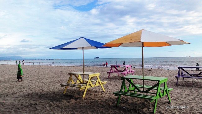 Pantai Jilbab via Kluet Raya News, 1. Pantai Ujong Kareung, 2. Pantai Lhok Bubon, 3. Pantai Batee Puteh , 4. Pantai Suak Ribee, 5. Pantai Lanaga, 6. Masjid Agung Meulaboh , 7. Pantai Pusong Sangkalan, 8. Genang Gedong , 9. Pantai Lhok Geudong , 10. Pantai Ujong Karang , 11. Pantai Kasih, 12. Pantai Batu Putih, 13. Pantai Ujung Batee, 14. Krueng Tutut, 15. Pantai Blang Ulam, 16. Pantai Cemara Indah , 17. Makam Pahlawan Nasional Teuku Umar, 18. Pantai Jilbab, 19. Pantai Lhok Ketapang, 20. Taman Laut Ujung Manggeng, 21. Pantai Ujung Manggeng , 22. Pemandian Krueng Baru , 23. Pemandian Putroe Ijoe, 24. Gua Seumancang Kuta Tinggi, 25. Pulau Gosong, 26. Krueng Babahrot, 27. Pucok Krung Ale, 28. Pantai Ujung Serangga, 29. Tugu Kupiah Teuku Umar, 30. Air Terjun Gampong Pungkie, 31. Danau Geunang Geudong, 32. Taman Hijriah, 33. Pantai Suak Timah, 34. Wisata Waterboom Mini, 35. Lebok Pineu