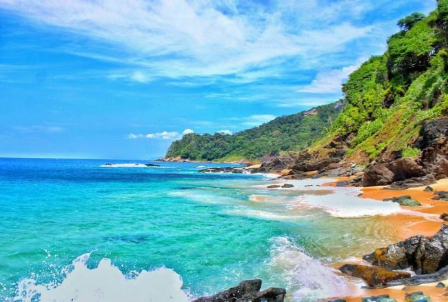 Pantai Lampuk via IG @mfadzallmollek, 1. Masjid Raya Baiturrahman, 2. Air Terjun Kuta Malaka, 3. Air Terjun Pekan Bilui, 3. Benteng Indra Patra, 4. Ujung Kelindu , 5. Pucoek Krueng Raba, Lhoknga , 6. Bukit Lhok Eumpe , 7. Pantai Lhok Mee , 8. Pantai Lampuk , 9. Pantai Lhoknga, 10. Pantai Ulee Lheue , 11. Kapal Apung Lampulo, 12. Museum Tsunami dan Pemakaman Kerkhof Peutjoet , 13. Taman Sari Gunongan dan Pinto Khob , 14. Museum Aceh (Rumah Aceh), 15. Taman Ratu Safiatuddin, 16. Lapangan Blangpadang, 17. PLTD (Pembangkit Listrik Tenaga Diesel) Apung 1, 18. Pantai Lampuuk, 19. Museum Rumah Cut Nyak Dien, 20. Air Terjun Peukan Biluy, 21. Puncak Geurutee, 22. Museum Sejarah Aceh, 23. Bukit Soeharto Aceh, 24. Bukit Lhoknga, 25. Taman Bustanussalatin, 26. Balai Pelestarian Peninggalan Purbakala, 27. Wahana Impian Malaka, 28. Pantai Iboih, 29. Pantai Alue Naga, 30. Makam Sultan Aceh Kandang XII, 31. Makam Syiah Kuala, 32. Masjid Baiturrahim Ulee Lheue, 33. Makam Raja Aceh, 34. Taman Putroe Phang, 35. Hutan Kota BNI Banda Aceh, 36. Balai Pelestarian Cagar Budaya, 37. Wisata Kuliner Keudah, 38. Simpang Mesra