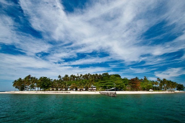 Pantai Lanaga, 1. Pantai Iboih, 2. Pantai Ulee Lheue, 3. Pantai Lampuuk, 4. Pantai Tapak Gajah, 5. Pantai Lhoknga, 6. Pantai Anoi Itam, 7. Pantai Lange, 8. Pantai Sumur Tiga, 9. Pantai Lanaga, 10. Pantai Lhok Mee, 11. Pantai Alue Naga, 12. Pantai Ujung Kareung, 13. Pantai Pulo Sarok, 14. Pantai Cemara Indah , 15. Pulau Rubiah, 16. Pantai Lhok Bubon, 17. Pantai Pusong Sangkalan, 18. Pantai Kuala Raja, 19. Pantai Ujong Batee, 20. Pantai Suak Ribee, 21. Pantai Batee Puteh, 22. Pantai Lancok, 23. Pantai Kuala Idi, 24. Pantai Pasir Putih Sabang, 25. Pantai Jaboi, 26. Pantai Arun Sabang, 27. Pantai Batee Dua, 28. Pantai Mata Ie Sabang