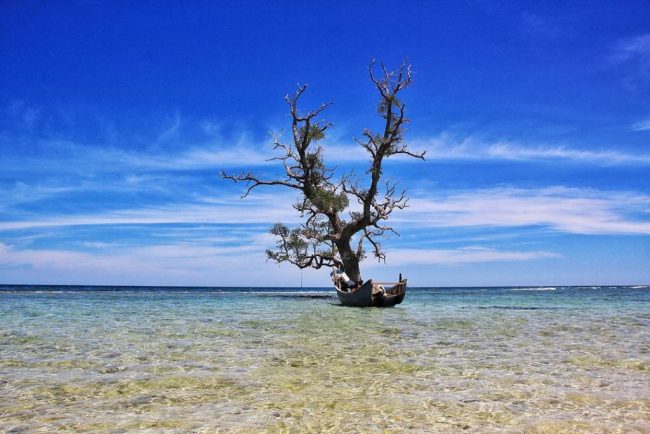 Pantai Lhok Mee dan Bukit Soeharto via Ig @ombrue, 1. Masjid Raya Baiturrahman, 2. Air Terjun Kuta Malaka, 3. Air Terjun Pekan Bilui, 3. Benteng Indra Patra, 4. Ujung Kelindu , 5. Pucoek Krueng Raba, Lhoknga , 6. Bukit Lhok Eumpe , 7. Pantai Lhok Mee , 8. Pantai Lampuk , 9. Pantai Lhoknga, 10. Pantai Ulee Lheue , 11. Kapal Apung Lampulo, 12. Museum Tsunami dan Pemakaman Kerkhof Peutjoet , 13. Taman Sari Gunongan dan Pinto Khob , 14. Museum Aceh (Rumah Aceh), 15. Taman Ratu Safiatuddin, 16. Lapangan Blangpadang, 17. PLTD (Pembangkit Listrik Tenaga Diesel) Apung 1, 18. Pantai Lampuuk, 19. Museum Rumah Cut Nyak Dien, 20. Air Terjun Peukan Biluy, 21. Puncak Geurutee, 22. Museum Sejarah Aceh, 23. Bukit Soeharto Aceh, 24. Bukit Lhoknga, 25. Taman Bustanussalatin, 26. Balai Pelestarian Peninggalan Purbakala, 27. Wahana Impian Malaka, 28. Pantai Iboih, 29. Pantai Alue Naga, 30. Makam Sultan Aceh Kandang XII, 31. Makam Syiah Kuala, 32. Masjid Baiturrahim Ulee Lheue, 33. Makam Raja Aceh, 34. Taman Putroe Phang, 35. Hutan Kota BNI Banda Aceh, 36. Balai Pelestarian Cagar Budaya, 37. Wisata Kuliner Keudah, 38. Simpang Mesra