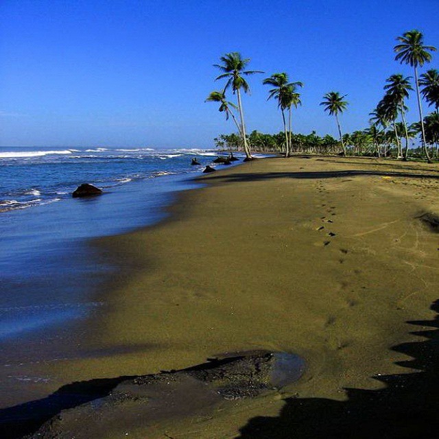 Pantai Suak Ribee, 1. Pantai Iboih, 2. Pantai Ulee Lheue, 3. Pantai Lampuuk, 4. Pantai Tapak Gajah, 5. Pantai Lhoknga, 6. Pantai Anoi Itam, 7. Pantai Lange, 8. Pantai Sumur Tiga, 9. Pantai Lanaga, 10. Pantai Lhok Mee, 11. Pantai Alue Naga, 12. Pantai Ujung Kareung, 13. Pantai Pulo Sarok, 14. Pantai Cemara Indah , 15. Pulau Rubiah, 16. Pantai Lhok Bubon, 17. Pantai Pusong Sangkalan, 18. Pantai Kuala Raja, 19. Pantai Ujong Batee, 20. Pantai Suak Ribee, 21. Pantai Batee Puteh, 22. Pantai Lancok, 23. Pantai Kuala Idi, 24. Pantai Pasir Putih Sabang, 25. Pantai Jaboi, 26. Pantai Arun Sabang, 27. Pantai Batee Dua, 28. Pantai Mata Ie Sabang