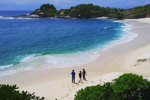 Pantai Pasie Saka, 1. Pantai Kuala Merisi, 2. Pantai Pasie Saka, 3. Pantai Kuala Dhoi, 4. Pulau Reusam, 5. Pulau Tsunami, 6. Teluk Rigaih, 7. Arung Jeram Sungai Teunom, 8. Memandangi Lumba-Lumba di Puncak Lageun, 9. Puncak Gunung Geurutee, 10. Pulau Sungai Keluang, 11. Desa Batee Tutong, 12. Danau Laut Nie Pineung Suasa, 13. Lhok Gelumpang, 14. Kampung Mata Biru Lamno, 15. Nisan Meurehom Daya, 16. Air Terjun Ceuraceu Embon, 17. Conservatin Respon Unit (CRU), 18. Pantai Ujong Gla, 19. Taman Bunga Aceh Jaya, 20. Pulau Keuh Patek, 21. Pantai Lhok Geulumpang, 22. Konservasi Penyu Aron Meubanja, 23. Wisata Air Sarah Dewi, 24. Pantai Nisero, 25. Air Terjun Alue Itam, 26. Danau Laot Bhe, 27. Ceuraceu Alue Teungoh, 28. Pantai Ujong Pusong