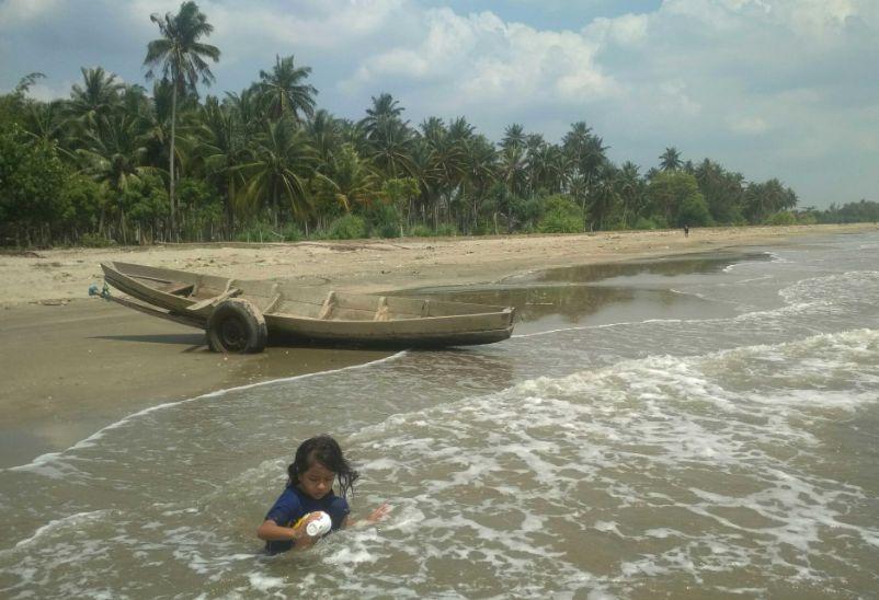 Pantai Wisata Kuala Peudawa, 1. Air Terjun Weh Hilang, 2. Pantai Kuala Beukah, 3. Pantai Kuala Parek, 4. Pantai Idi Cut, 5. Pantai Ketapang Mameh, 6. Situs Kerajaan Peureulak, 7. Pantai Pusong Kuala Idi, 8. Air Terjun Paya Bili, 9. Pantai Wisata Kuala Peudawa, 10. Pantai Kuala Simpang Ulim, 11. Pantai Kuala Geulumpang, 12. Pantai Alur Dua Muka, 13. Taman Bambu Runcing, 14. Hutan Mangrove, 15. Mutiara Waterpark, 16. Hutan Lindung, 17. Gedung Balee Juang, 18. Kolam Renang Tirta Virta Raya
