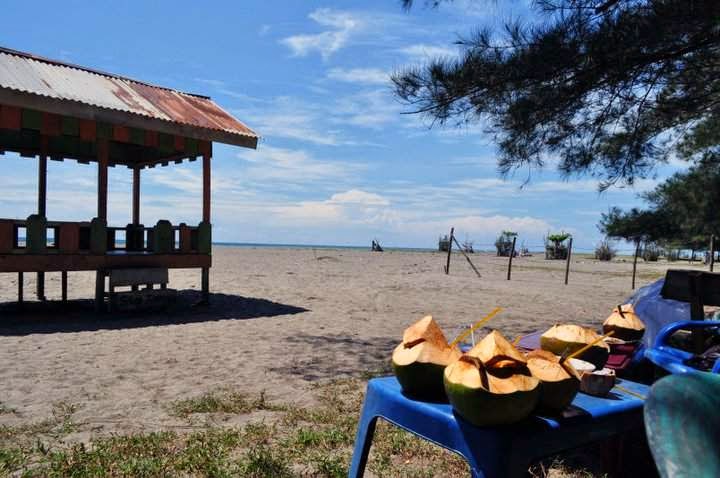 Pantai Ujong Karang, 1. Pantai Ujong Kareung, 2. Pantai Lhok Bubon, 3. Pantai Batee Puteh , 4. Pantai Suak Ribee, 5. Pantai Lanaga, 6. Masjid Agung Meulaboh , 7. Pantai Pusong Sangkalan, 8. Genang Gedong , 9. Pantai Lhok Geudong , 10. Pantai Ujong Karang , 11. Pantai Kasih, 12. Pantai Batu Putih, 13. Pantai Ujung Batee, 14. Krueng Tutut, 15. Pantai Blang Ulam, 16. Pantai Cemara Indah , 17. Makam Pahlawan Nasional Teuku Umar, 18. Pantai Jilbab, 19. Pantai Lhok Ketapang, 20. Taman Laut Ujung Manggeng, 21. Pantai Ujung Manggeng , 22. Pemandian Krueng Baru , 23. Pemandian Putroe Ijoe, 24. Gua Seumancang Kuta Tinggi, 25. Pulau Gosong, 26. Krueng Babahrot, 27. Pucok Krung Ale, 28. Pantai Ujung Serangga, 29. Tugu Kupiah Teuku Umar, 30. Air Terjun Gampong Pungkie, 31. Danau Geunang Geudong, 32. Taman Hijriah, 33. Pantai Suak Timah, 34. Wisata Waterboom Mini, 35. Lebok Pineu