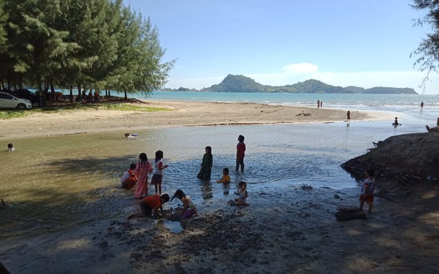Pantai Ujong Pusong, 1. Pulau Teulaga Tujoh, 2. Pantai Kuala Geulumpang, 3. Pelabuhan Kuala Langsa, 4. Pantai Kuala Parek, 5. Pantai Ujong Pusong, 6. Pantai Matang Ulim Idi Cut, 7. Wisata Pantai Buatan Kuala Langsa, 8. Pantai Pasir Putih Langsa