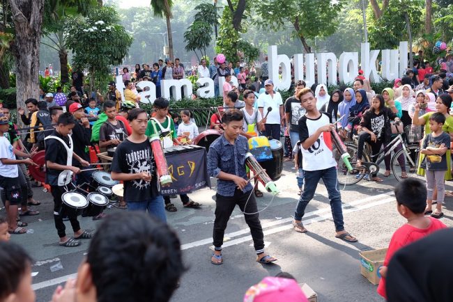 Pertunjukan Musik di Car Free Day, Sejarah Taman Bungkul, Lokasi Dan Cara Menuju Taman Wisata Bungkul, Daya Tarik Taman Bungkul, Fasilitas yang Ada di Taman Bungkul, Kuliner Khas Area Taman Bungkul, Saran dan Tips Berlibur di Taman Bungkul