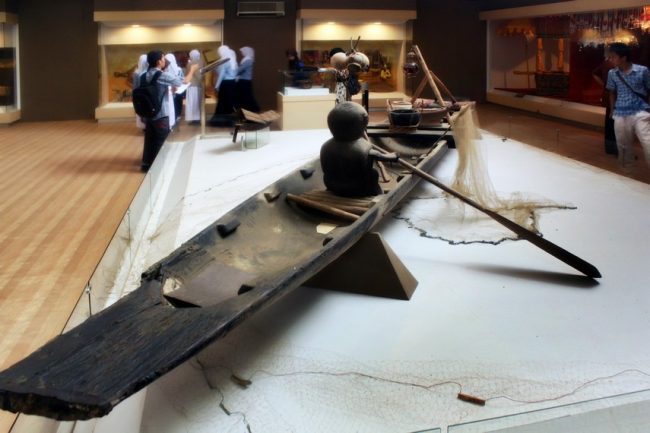 Perahu Tradisional Lampung, Alamat Museum Lampung, Menelisik Sejarah Berdirinya Museum Lampung, Menengok Koleksi dan Daur Hidup di Museum Lampung, Benda-Benda Bernilai Sejarah di Museum Lampung, Yuk, Berwisata ke Museum Lampung