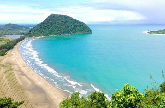 Puncak Gunung Geurutee, 1. Pantai Kuala Merisi, 2. Pantai Pasie Saka, 3. Pantai Kuala Dhoi, 4. Pulau Reusam, 5. Pulau Tsunami, 6. Teluk Rigaih, 7. Arung Jeram Sungai Teunom, 8. Memandangi Lumba-Lumba di Puncak Lageun, 9. Puncak Gunung Geurutee, 10. Pulau Sungai Keluang, 11. Desa Batee Tutong, 12. Danau Laut Nie Pineung Suasa, 13. Lhok Gelumpang, 14. Kampung Mata Biru Lamno, 15. Nisan Meurehom Daya, 16. Air Terjun Ceuraceu Embon, 17. Conservatin Respon Unit (CRU), 18. Pantai Ujong Gla, 19. Taman Bunga Aceh Jaya, 20. Pulau Keuh Patek, 21. Pantai Lhok Geulumpang, 22. Konservasi Penyu Aron Meubanja, 23. Wisata Air Sarah Dewi, 24. Pantai Nisero, 25. Air Terjun Alue Itam, 26. Danau Laot Bhe, 27. Ceuraceu Alue Teungoh, 28. Pantai Ujong Pusong