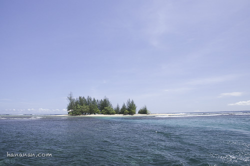 Pulau Gosong via Hananan, 1. Pantai Ujong Kareung, 2. Pantai Lhok Bubon, 3. Pantai Batee Puteh , 4. Pantai Suak Ribee, 5. Pantai Lanaga, 6. Masjid Agung Meulaboh , 7. Pantai Pusong Sangkalan, 8. Genang Gedong , 9. Pantai Lhok Geudong , 10. Pantai Ujong Karang , 11. Pantai Kasih, 12. Pantai Batu Putih, 13. Pantai Ujung Batee, 14. Krueng Tutut, 15. Pantai Blang Ulam, 16. Pantai Cemara Indah , 17. Makam Pahlawan Nasional Teuku Umar, 18. Pantai Jilbab, 19. Pantai Lhok Ketapang, 20. Taman Laut Ujung Manggeng, 21. Pantai Ujung Manggeng , 22. Pemandian Krueng Baru , 23. Pemandian Putroe Ijoe, 24. Gua Seumancang Kuta Tinggi, 25. Pulau Gosong, 26. Krueng Babahrot, 27. Pucok Krung Ale, 28. Pantai Ujung Serangga, 29. Tugu Kupiah Teuku Umar, 30. Air Terjun Gampong Pungkie, 31. Danau Geunang Geudong, 32. Taman Hijriah, 33. Pantai Suak Timah, 34. Wisata Waterboom Mini, 35. Lebok Pineu