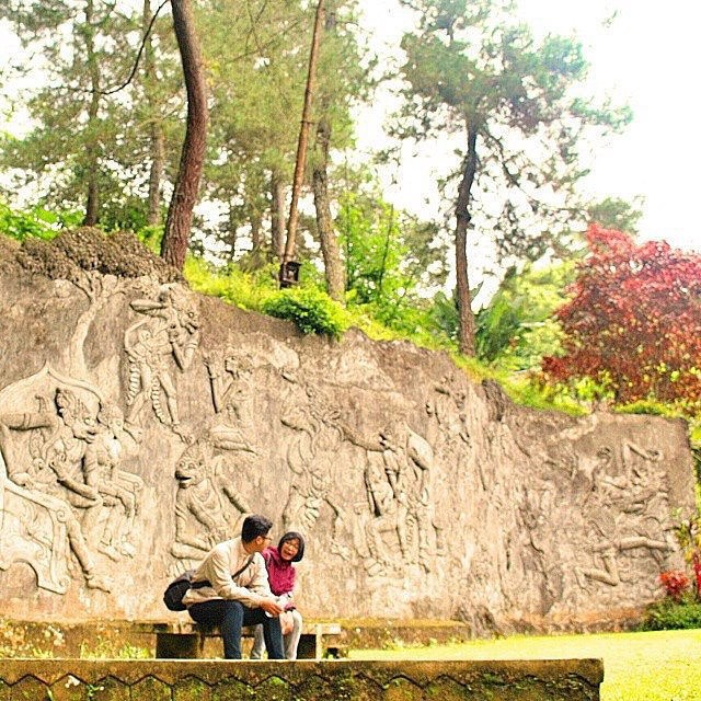 Relief Cerita Subali dan Sugriwa via IG @zain_alfi, Lokasi Goa Kiskendo, Harga Tiket Masuk Goa Kiskendo, Keunikan Goa Kiskendo Kulonprogo, Tips Berlibur Ke Gua Kiskendo