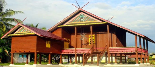 Situs Rumah Adat, 1. Taman Nasional Gunung Leuser, 2. Gua Lawe Sikap , 3. Taman Nasional Hutan Ketambe , 4. Arung Jeram Sungai Alas , 5. Taman Wisata Lawe Gurah, 6. Masjid Agung At-Taqwa Kutacane, 7. Lapangan Ahmad Yani, 8. Bukit Cinta Kutacane , 9. Air Terjun Lawe Dua , 10. Jambur Mamang , 12. Air Terjun Ketambe , 13. Benteng Kuta Reh , 14. Pantai Goyang, 15. Pantai Timur , 16. Lawe Sikap, 17. Pemandian Air Panas Lawe Ger-Ger, 18. Air Terjun Bakbahu , 19. Waterpark di Kutacane, 20. Situs Rumah Adat, 21. Kuliner Suku Alas dan Kutacane