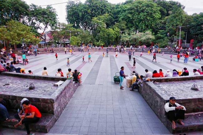 Taman Bangkul Jadi Tempat Wisata Favorit, Sejarah Taman Bungkul, Lokasi Dan Cara Menuju Taman Wisata Bungkul, Daya Tarik Taman Bungkul, Fasilitas yang Ada di Taman Bungkul, Kuliner Khas Area Taman Bungkul, Saran dan Tips Berlibur di Taman Bungkul