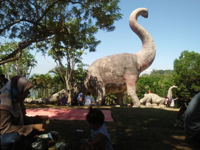 Taman Dinosaurus Majalengka Foto Oleh Eka Priyatna, 1. Taman Legenda, TMII , 2. Citra Raya World Of Wonders Theme Park, Tangerang, 3. Kid City Tangerang, 4. Taman Rekreasi Ngrembel Asri Semarang, 5. Taman Dinosaurus Majalengka, 6. Taman Pintar , 7. Jurassic Island di Trans Studio Cibubur, 8. Museum Geologi Bandung , 9. Museum Zoologi Bogor, 10. Museum Satwa Jawa Timur Park 2, 11. Museum Dinosaurus Cisarua Bogor, 12. Dino Adventure Track (Tutup), 13. Dino Park Jawa Timur Park 3