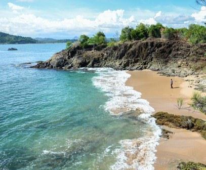 Teluk Rigaih, 1. Pantai Kuala Merisi, 2. Pantai Pasie Saka, 3. Pantai Kuala Dhoi, 4. Pulau Reusam, 5. Pulau Tsunami, 6. Teluk Rigaih, 7. Arung Jeram Sungai Teunom, 8. Memandangi Lumba-Lumba di Puncak Lageun, 9. Puncak Gunung Geurutee, 10. Pulau Sungai Keluang, 11. Desa Batee Tutong, 12. Danau Laut Nie Pineung Suasa, 13. Lhok Gelumpang, 14. Kampung Mata Biru Lamno, 15. Nisan Meurehom Daya, 16. Air Terjun Ceuraceu Embon, 17. Conservatin Respon Unit (CRU), 18. Pantai Ujong Gla, 19. Taman Bunga Aceh Jaya, 20. Pulau Keuh Patek, 21. Pantai Lhok Geulumpang, 22. Konservasi Penyu Aron Meubanja, 23. Wisata Air Sarah Dewi, 24. Pantai Nisero, 25. Air Terjun Alue Itam, 26. Danau Laot Bhe, 27. Ceuraceu Alue Teungoh, 28. Pantai Ujong Pusong