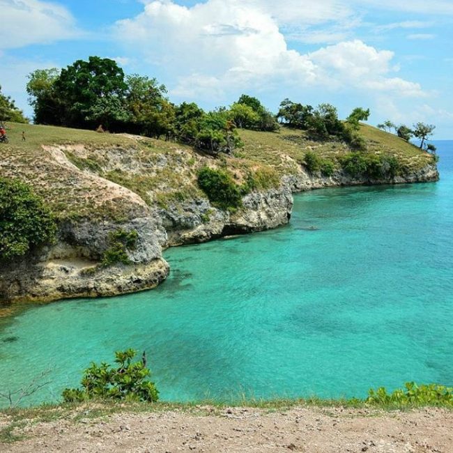Ujung Kelindu via IG @asabario, 1. Masjid Raya Baiturrahman, 2. Air Terjun Kuta Malaka, 3. Air Terjun Pekan Bilui, 3. Benteng Indra Patra, 4. Ujung Kelindu , 5. Pucoek Krueng Raba, Lhoknga , 6. Bukit Lhok Eumpe , 7. Pantai Lhok Mee , 8. Pantai Lampuk , 9. Pantai Lhoknga, 10. Pantai Ulee Lheue , 11. Kapal Apung Lampulo, 12. Museum Tsunami dan Pemakaman Kerkhof Peutjoet , 13. Taman Sari Gunongan dan Pinto Khob , 14. Museum Aceh (Rumah Aceh), 15. Taman Ratu Safiatuddin, 16. Lapangan Blangpadang, 17. PLTD (Pembangkit Listrik Tenaga Diesel) Apung 1, 18. Pantai Lampuuk, 19. Museum Rumah Cut Nyak Dien, 20. Air Terjun Peukan Biluy, 21. Puncak Geurutee, 22. Museum Sejarah Aceh, 23. Bukit Soeharto Aceh, 24. Bukit Lhoknga, 25. Taman Bustanussalatin, 26. Balai Pelestarian Peninggalan Purbakala, 27. Wahana Impian Malaka, 28. Pantai Iboih, 29. Pantai Alue Naga, 30. Makam Sultan Aceh Kandang XII, 31. Makam Syiah Kuala, 32. Masjid Baiturrahim Ulee Lheue, 33. Makam Raja Aceh, 34. Taman Putroe Phang, 35. Hutan Kota BNI Banda Aceh, 36. Balai Pelestarian Cagar Budaya, 37. Wisata Kuliner Keudah, 38. Simpang Mesra