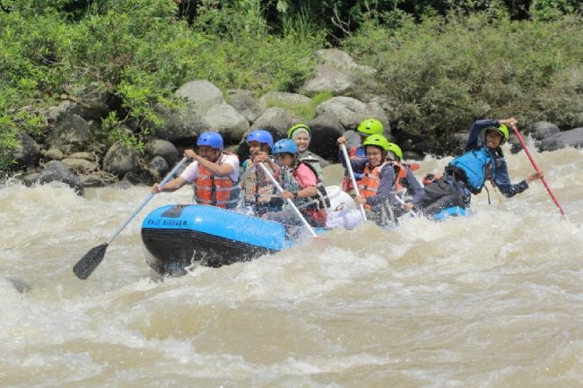 Arung Jeram di Krueng Peusangan, 1. Danau Laut Tawar, 2. Goa Loyang Datu Merah, 3. Goa Loyang Koro, 4. Air Terjun Mangaya , 5. Kota Takengon , 6. Pantai Menye, 7. Pantan Terong , 8. Bur Telege , 9. Masjid Ruhama Takengon , 10. Arung Jeram Lukup Badak, 11. Gayo Waterpark , 12. Desa Bintang, 13. Buntul Rintis , 14. Lancuk Leweng , 15. Goa Putri Pukes, 16. Atu Tingkok, 17. Dermaga Takengon, 18. Galeri Kopi, 19. Tambatan Perahu, Kampung Lot Kala, 20. Air Terjun Mengaya, 21. Goa Loyang Koro, 22. Loyang Mendale, 23. Bur Gayo Highland, 24. Gunung Singgah Mata, 25. Air Terjun Bur Bulet