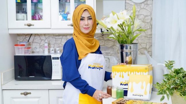 Bandung Kanaya via Tribunnews, 1. Peuyeum Bandung, 2. Pisang Bollen Kartika Sari Bandung, 3. Primarasa : Picnic Roll, 4. Surabi Bandung, 5. Brownies Kukus Amanda Bandung, 6. Gepuk Nyonya Ong, 7. Brownies Prima Rasa, 8. Tahu Susu Bandung, 9. Keripik Maicih, 10. Bakso Goreng, 11. Rujak Cireng, 12. Seblak, 13. Cilok, 14. Oncom Raos, 15. Batagor Riri, 16. Kafetaria Pia 170, 17. Martabak Bandung, 18. Kopi Aroma, 19. Bandung Makuta, 20. Rujak Cireng, 21. Tempe Gila, 22. Kue Cubit, 23. Mochi Es Krim, 24. Wajit Cililin, 25. Yogurt Cisangkuy, 26. Es Cincau Kacang Merah, 27. Pevo Cake, 28. Bandung Kunafe, 29. Bandung Princess cake, 30. Bandung Kanaya, 31. Madinah cake, 32. Keripik Karuhun, 33. Bolu Bakar Tunggal, 34. Basreng Asin dan Pedas, 35. Es Goyobod, 36. Karedok, 37. Ulukuteuk Leunca, 38. Colenak, 39. Nasi Tutug Oncom, 40. Nasi Timbel, 41. Mie Kocok, 42. Bandros, 43. Cuanki, 44. Gehu Jeletot, 45. Keripik Moring