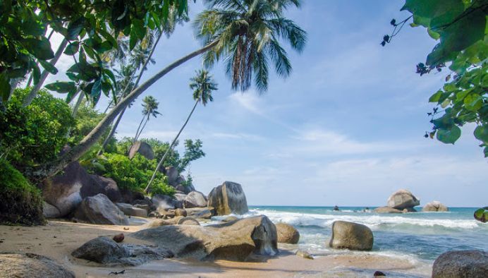 Batu Berlayar via Inilahaceh, 1. Arung Jeram di Sungai Alas, 2. Air Terjun Tingkat Tujuh, 3. Tapak Tuan Tapa, 4. Pantai Batee Putih, 5. Pantai Bidari Samadua, 6. Pantai Lhok Nibong, 7. Pantai Ujong Nibong, 8. Pantai Lhok Mamplam, 9. Pemandian Air Dingin, 10. Air Terjun Dingin, 10. Pemandian Panjupian, 11. Talago Batu, 12. Sungai Lawe Melang, 13. Batu Putri Batupang, 14. Pulau Dua Bakongan, 15. Bukit Puncak Gemilang, 16. Batu Berlayar, 17. Pantai Lhok Rukam, 18. Pantai Seurudong, 19. Pantai Seubadeh, 20. Air Terjun Tangga Seribu, 21. Pantai Pasir Putih, 22. Pantai Batu Hitam, 23. Pemandian Putri Naga, 24. Jambo Hatta, 25. Masjid Istiqamah Tapak Tuan, 26. Tapak Tuan Taman Pala, 28. Wisata Edukasi Penyu Belimbing, 29. Pantai Cemara Ujung Batu Pasieraja, 30. Pantai Ladang Tuha Pasieraja, 31. Danau Laut Bangko, 32. Air Terjun Air Pinang, 33. Air Terjun Telago Batu Mersak, 34. Pantai Batee Puteh, 35. Pantai Bakongan Timur