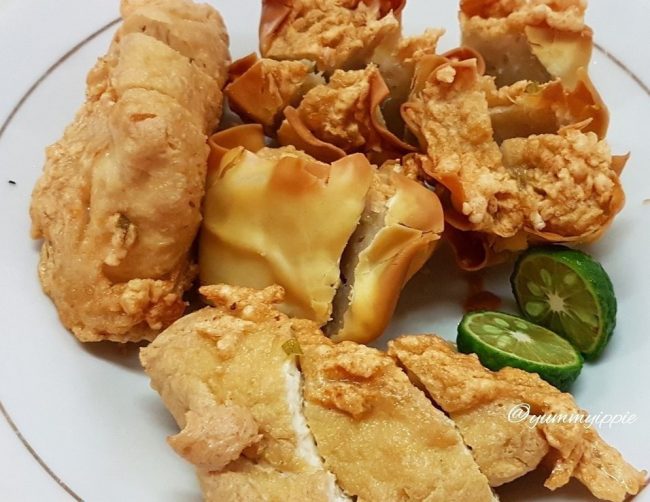 Batagor Riri, 1. Peuyeum Bandung, 2. Pisang Bollen Kartika Sari Bandung, 3. Primarasa : Picnic Roll, 4. Surabi Bandung, 5. Brownies Kukus Amanda Bandung, 6. Gepuk Nyonya Ong, 7. Brownies Prima Rasa, 8. Tahu Susu Bandung, 9. Keripik Maicih, 10. Bakso Goreng, 11. Rujak Cireng, 12. Seblak, 13. Cilok, 14. Oncom Raos, 15. Batagor Riri, 16. Kafetaria Pia 170, 17. Martabak Bandung, 18. Kopi Aroma, 19. Bandung Makuta, 20. Rujak Cireng, 21. Tempe Gila, 22. Kue Cubit, 23. Mochi Es Krim, 24. Wajit Cililin, 25. Yogurt Cisangkuy, 26. Es Cincau Kacang Merah, 27. Pevo Cake, 28. Bandung Kunafe, 29. Bandung Princess cake, 30. Bandung Kanaya, 31. Madinah cake, 32. Keripik Karuhun, 33. Bolu Bakar Tunggal, 34. Basreng Asin dan Pedas, 35. Es Goyobod, 36. Karedok, 37. Ulukuteuk Leunca, 38. Colenak, 39. Nasi Tutug Oncom, 40. Nasi Timbel, 41. Mie Kocok, 42. Bandros, 43. Cuanki, 44. Gehu Jeletot, 45. Keripik Moring