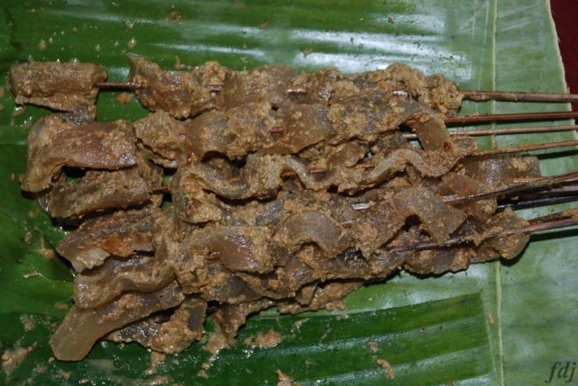 Colok Gembrung via Fruulanidji, 1. Pindang Gunung Khas Ciamis, 2. Galendo Ciamis, 3. Mie Glosor Khas Ciamis, 4. Sale Pisang Ciamis, 5. Dendeng Sapi, 6. Gula Kelapa, 7. Abon Sapi, 8. Saroja Khas Ciamis, 9. Cocorot Makanan Tradisional Ciamis, 10. Kecimpring Ciamis, 11. Surabi khas Ciamis, 12. Gula Aren, 13. Opak Khas Ciamis, 14. Colok Gembrung, 15. Kue Tambang, 16. Bola-bola Susu