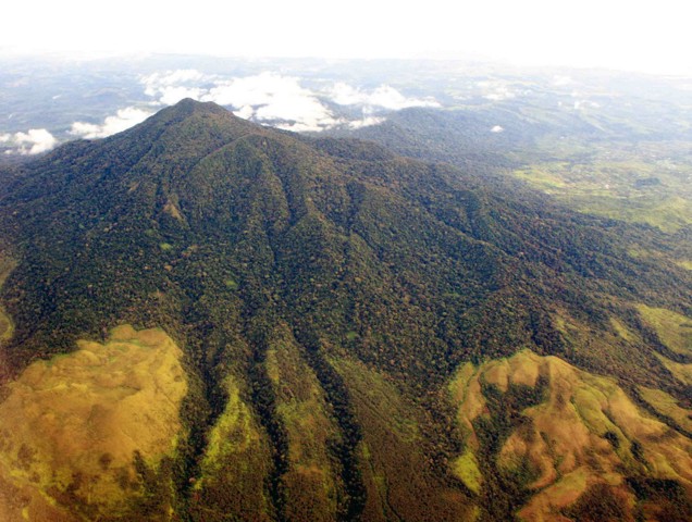 Gunung Seulawah via Wikipedia, 1. Wahana Impian Malaka 69, 2. Taman Rusa Aceh Besar, 3. Jantho Panorama Park, 4. Pantai Lhokseudu, 5. Pantai Babah Dua, 6. Pantai Lampuuk, 7. Pantai Ujong Batee, 8. Air Terjun Suhom, 9. Air Terjun Kuta Malaka, 10. Air Terjun Peukan Biluy, 11. Taman Hutan Raya Pocut Meurah Intan, 12. Waduk Keuliling, 13. Pantai Lhoknga, 14. Teluk Jantang, 15. Bukit Gundul Semeuregui, 16. Lhok Seudu, 17. Pucok Krueng, 18. Wisata Sungai Brayeung, 19. Benteng Inong Balee, 20. Bukit Lamreh, 21. Pasir Putih, 22. Mon Ceunong, 23. Pemandian Air Panas “Ie Seueum”, 24. Kolam Mata Ie, 25. Taman Wisata Burung Dara, 26. Ilalang Park, 27. Lhok Mata Ie Ujong Pancu, 28. Air Terjun Elnaja, 29. Pantai Lambaro, 30. Rumah Cut Nyak Dhien, 31. Pantai Penyu, 32. Kebun Kurma Barbate, 33. Gunung Seulawah, 34. Pusat Latihan Gajah, 35. Pantai Lhok Mee