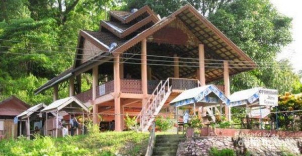 Jambo Hatta, 1. Arung Jeram di Sungai Alas, 2. Air Terjun Tingkat Tujuh, 3. Tapak Tuan Tapa, 4. Pantai Batee Putih, 5. Pantai Bidari Samadua, 6. Pantai Lhok Nibong, 7. Pantai Ujong Nibong, 8. Pantai Lhok Mamplam, 9. Pemandian Air Dingin, 10. Air Terjun Dingin, 10. Pemandian Panjupian, 11. Talago Batu, 12. Sungai Lawe Melang, 13. Batu Putri Batupang, 14. Pulau Dua Bakongan, 15. Bukit Puncak Gemilang, 16. Batu Berlayar, 17. Pantai Lhok Rukam, 18. Pantai Seurudong, 19. Pantai Seubadeh, 20. Air Terjun Tangga Seribu, 21. Pantai Pasir Putih, 22. Pantai Batu Hitam, 23. Pemandian Putri Naga, 24. Jambo Hatta, 25. Masjid Istiqamah Tapak Tuan, 26. Tapak Tuan Taman Pala, 28. Wisata Edukasi Penyu Belimbing, 29. Pantai Cemara Ujung Batu Pasieraja, 30. Pantai Ladang Tuha Pasieraja, 31. Danau Laut Bangko, 32. Air Terjun Air Pinang, 33. Air Terjun Telago Batu Mersak, 34. Pantai Batee Puteh, 35. Pantai Bakongan Timur