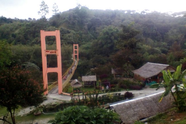 Jembatan Kala Semayon via Steemit, 1. Kolam Air Panas Simpang Balik, 2. Monumen Radio Rimba Raya , 3. Air Terjun Tansaran Bidin , 4. Air Terjun Reje Ilang, 5. Air Terjun Bintang Musara , 6. Makam Datu Beru , 7. Arung Jeram Samar Kilang , 8. Puncak Burni Telong , 9. Danau Lut Kucak , 10. Air Panas Bandar Lampahan , 11. Mendaki Gunung Geureudong , 12. Jembatan Kala Semayon , 12. Festival Panen Kopi Bener Meriah , 13. Wih Ni Kulus , 14. Lembah Pentago , 15. Pacuan Kuda Tradisional