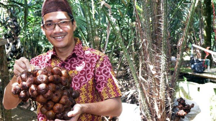 Kebun Buah Salak via Tribunnews, 1. Irigasi Sungai Namo Buaya, 2. Air Terjun Kedabuhan , 3. Arung Jeram Lae Kombih, 4. Wisata Alam Penuntungan, 5. Air Terjun SKPC, 6. Jembatan Rundeng, 7. Silangit Singgersing , 8. Taman Hutan Rakyat Lae Kombih, 9. Pemandian Nantampuk Mas, 10. Air Terjun Batu Napal , 11. Makam Syekh Hamzah Al-Fansuri, 12. Lapangan Beringin, 13. Kolam Kasman, 14. Area Wisata Sikelang, 16. Taman Kota Subulussalam, 17. Ekowisata Lae Soraya, 18. Kebun Buah Naga Longkib, 19. Kebun Buah Salak, 20. Wisata Kuliner di Garuda Duo
