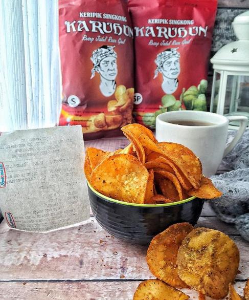 Keripik Karuhun via IG @ari_dnd, 1. Peuyeum Bandung, 2. Pisang Bollen Kartika Sari Bandung, 3. Primarasa : Picnic Roll, 4. Surabi Bandung, 5. Brownies Kukus Amanda Bandung, 6. Gepuk Nyonya Ong, 7. Brownies Prima Rasa, 8. Tahu Susu Bandung, 9. Keripik Maicih, 10. Bakso Goreng, 11. Rujak Cireng, 12. Seblak, 13. Cilok, 14. Oncom Raos, 15. Batagor Riri, 16. Kafetaria Pia 170, 17. Martabak Bandung, 18. Kopi Aroma, 19. Bandung Makuta, 20. Rujak Cireng, 21. Tempe Gila, 22. Kue Cubit, 23. Mochi Es Krim, 24. Wajit Cililin, 25. Yogurt Cisangkuy, 26. Es Cincau Kacang Merah, 27. Pevo Cake, 28. Bandung Kunafe, 29. Bandung Princess cake, 30. Bandung Kanaya, 31. Madinah cake, 32. Keripik Karuhun, 33. Bolu Bakar Tunggal, 34. Basreng Asin dan Pedas, 35. Es Goyobod, 36. Karedok, 37. Ulukuteuk Leunca, 38. Colenak, 39. Nasi Tutug Oncom, 40. Nasi Timbel, 41. Mie Kocok, 42. Bandros, 43. Cuanki, 44. Gehu Jeletot, 45. Keripik Moring