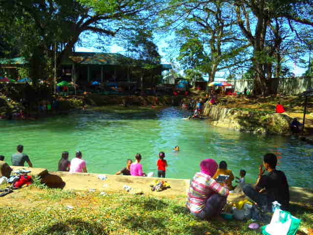 Kolam mata ie via Phinemo, 1. Wahana Impian Malaka 69, 2. Taman Rusa Aceh Besar, 3. Jantho Panorama Park, 4. Pantai Lhokseudu, 5. Pantai Babah Dua, 6. Pantai Lampuuk, 7. Pantai Ujong Batee, 8. Air Terjun Suhom, 9. Air Terjun Kuta Malaka, 10. Air Terjun Peukan Biluy, 11. Taman Hutan Raya Pocut Meurah Intan, 12. Waduk Keuliling, 13. Pantai Lhoknga, 14. Teluk Jantang, 15. Bukit Gundul Semeuregui, 16. Lhok Seudu, 17. Pucok Krueng, 18. Wisata Sungai Brayeung, 19. Benteng Inong Balee, 20. Bukit Lamreh, 21. Pasir Putih, 22. Mon Ceunong, 23. Pemandian Air Panas “Ie Seueum”, 24. Kolam Mata Ie, 25. Taman Wisata Burung Dara, 26. Ilalang Park, 27. Lhok Mata Ie Ujong Pancu, 28. Air Terjun Elnaja, 29. Pantai Lambaro, 30. Rumah Cut Nyak Dhien, 31. Pantai Penyu, 32. Kebun Kurma Barbate, 33. Gunung Seulawah, 34. Pusat Latihan Gajah, 35. Pantai Lhok Mee