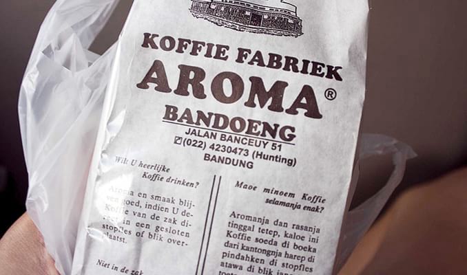Kopi Aroma, 1. Peuyeum Bandung, 2. Pisang Bollen Kartika Sari Bandung, 3. Primarasa : Picnic Roll, 4. Surabi Bandung, 5. Brownies Kukus Amanda Bandung, 6. Gepuk Nyonya Ong, 7. Brownies Prima Rasa, 8. Tahu Susu Bandung, 9. Keripik Maicih, 10. Bakso Goreng, 11. Rujak Cireng, 12. Seblak, 13. Cilok, 14. Oncom Raos, 15. Batagor Riri, 16. Kafetaria Pia 170, 17. Martabak Bandung, 18. Kopi Aroma, 19. Bandung Makuta, 20. Rujak Cireng, 21. Tempe Gila, 22. Kue Cubit, 23. Mochi Es Krim, 24. Wajit Cililin, 25. Yogurt Cisangkuy, 26. Es Cincau Kacang Merah, 27. Pevo Cake, 28. Bandung Kunafe, 29. Bandung Princess cake, 30. Bandung Kanaya, 31. Madinah cake, 32. Keripik Karuhun, 33. Bolu Bakar Tunggal, 34. Basreng Asin dan Pedas, 35. Es Goyobod, 36. Karedok, 37. Ulukuteuk Leunca, 38. Colenak, 39. Nasi Tutug Oncom, 40. Nasi Timbel, 41. Mie Kocok, 42. Bandros, 43. Cuanki, 44. Gehu Jeletot, 45. Keripik Moring