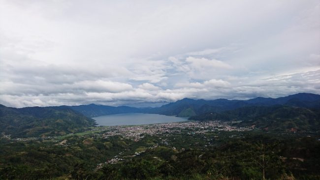 Kota Takengon via Wikipedia, 1. Danau Laut Tawar, 2. Goa Loyang Datu Merah, 3. Goa Loyang Koro, 4. Air Terjun Mangaya , 5. Kota Takengon , 6. Pantai Menye, 7. Pantan Terong , 8. Bur Telege , 9. Masjid Ruhama Takengon , 10. Arung Jeram Lukup Badak, 11. Gayo Waterpark , 12. Desa Bintang, 13. Buntul Rintis , 14. Lancuk Leweng , 15. Goa Putri Pukes, 16. Atu Tingkok, 17. Dermaga Takengon, 18. Galeri Kopi, 19. Tambatan Perahu, Kampung Lot Kala, 20. Air Terjun Mengaya, 21. Goa Loyang Koro, 22. Loyang Mendale, 23. Bur Gayo Highland, 24. Gunung Singgah Mata, 25. Air Terjun Bur Bulet
